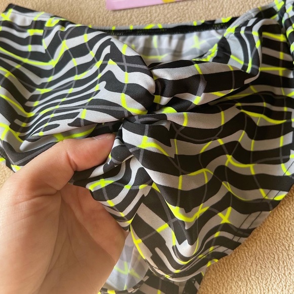 Rave with mi gente 2 piece zebra like print set - Picture 3 of 3